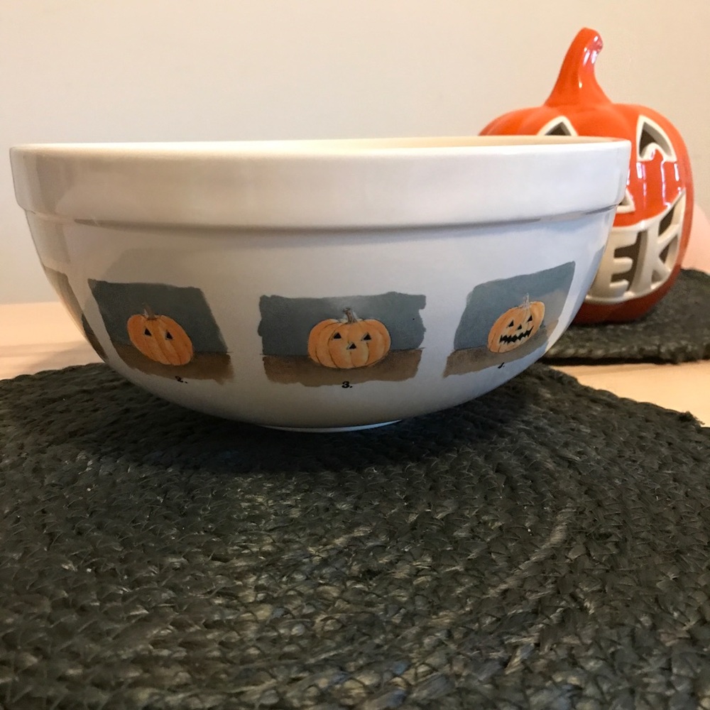 Rae Dunn Halloween bowl NWT